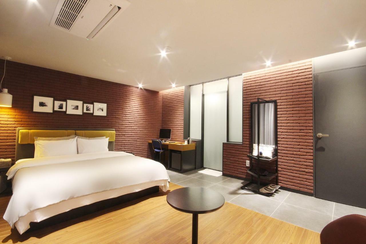 Brown Dot Hotel Seomyeon Пусан Екстериор снимка