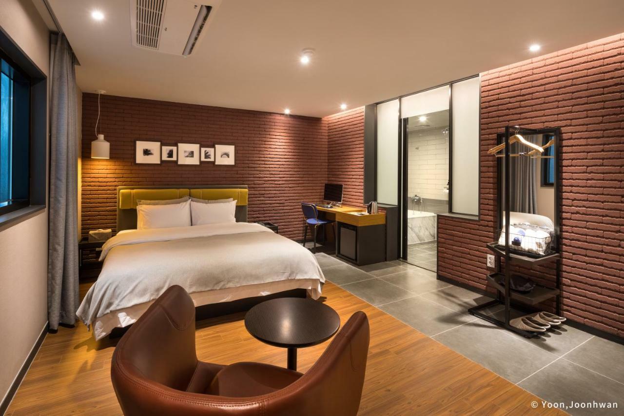 Brown Dot Hotel Seomyeon Пусан Екстериор снимка