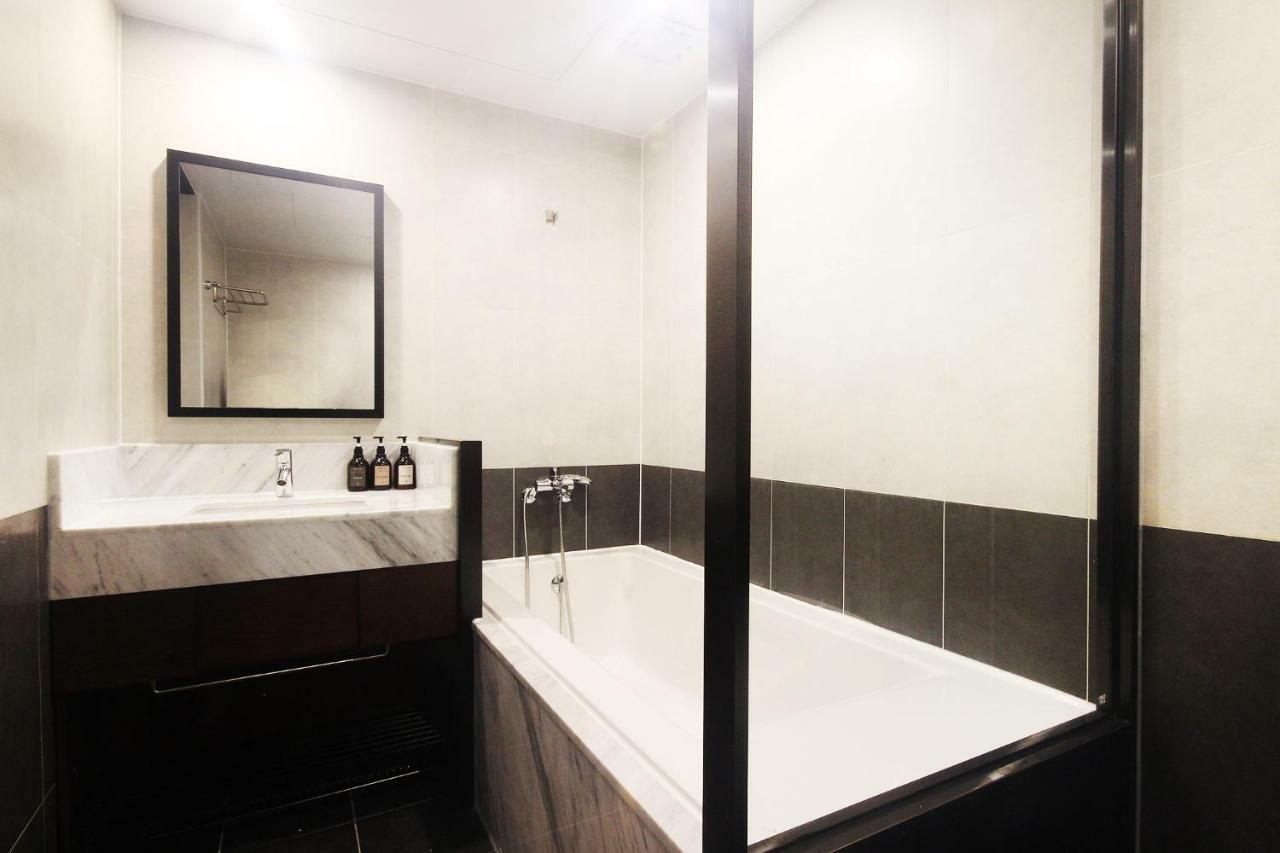 Brown Dot Hotel Seomyeon Пусан Екстериор снимка