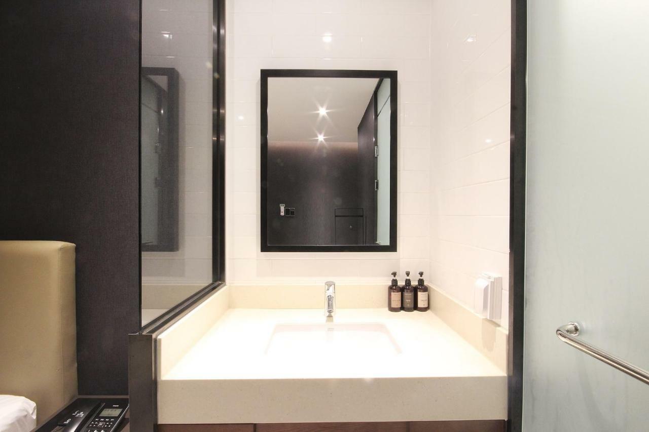 Brown Dot Hotel Seomyeon Пусан Екстериор снимка