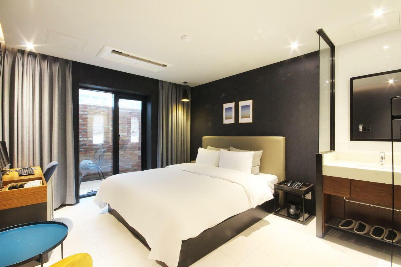 Brown Dot Hotel Seomyeon Пусан Екстериор снимка