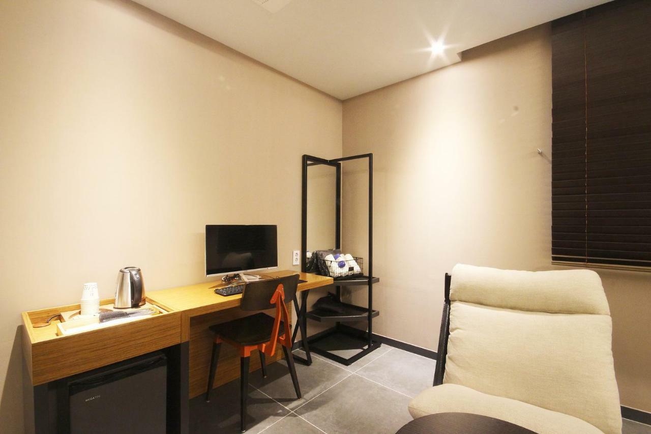 Brown Dot Hotel Seomyeon Пусан Екстериор снимка