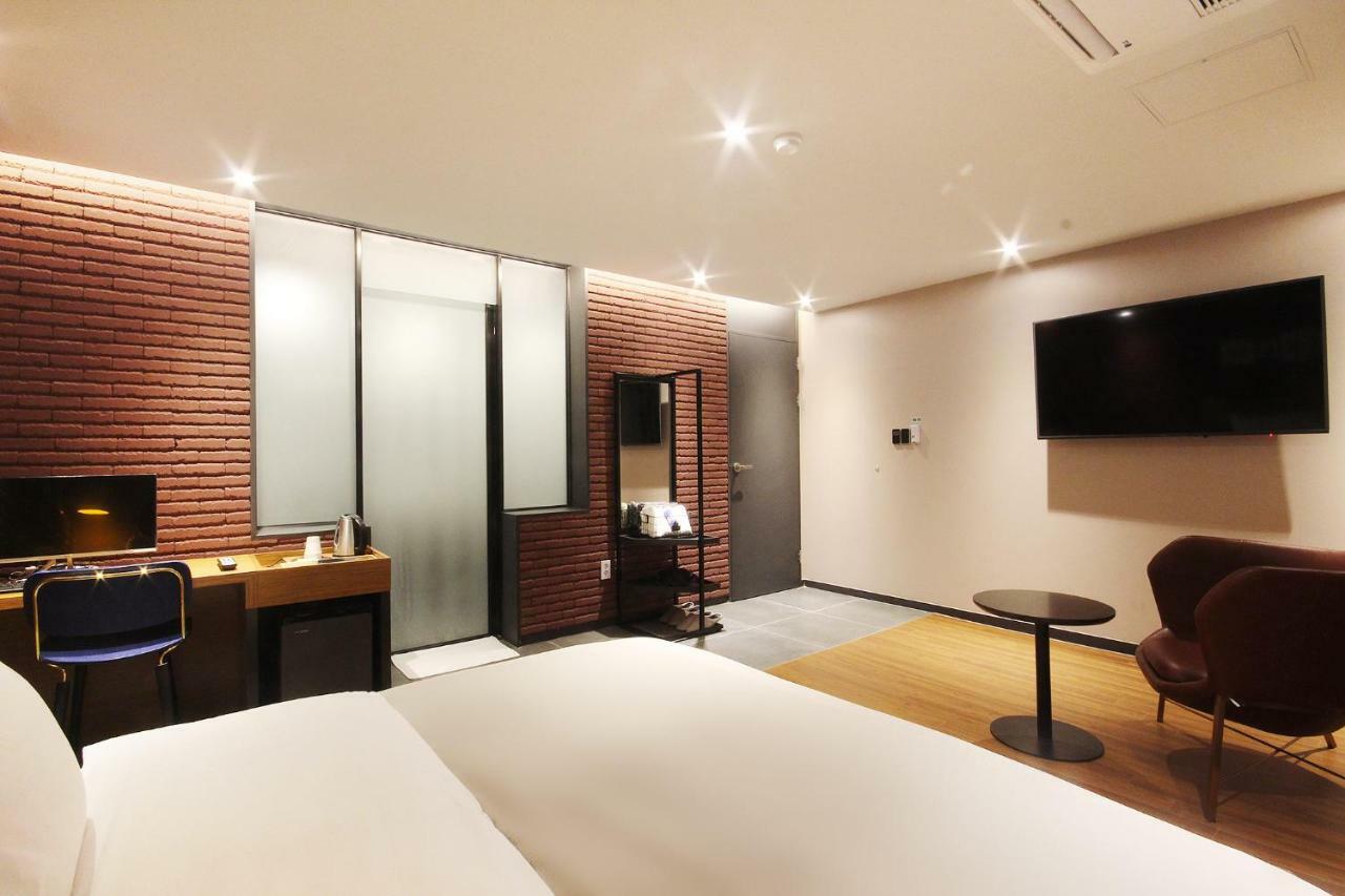 Brown Dot Hotel Seomyeon Пусан Екстериор снимка