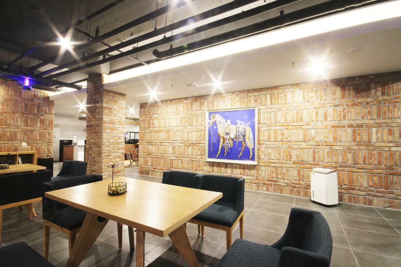 Brown Dot Hotel Seomyeon Пусан Екстериор снимка