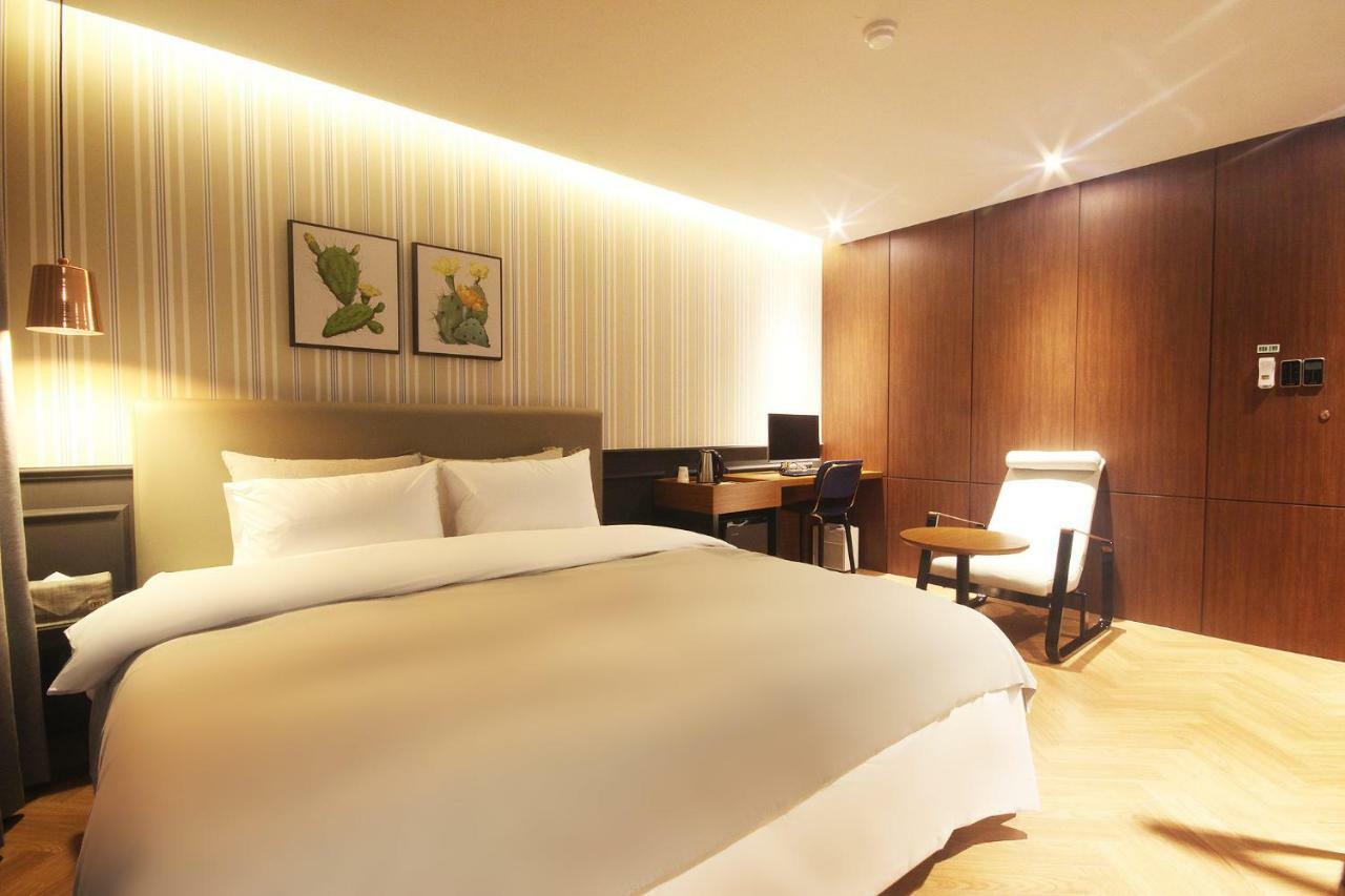 Brown Dot Hotel Seomyeon Пусан Екстериор снимка