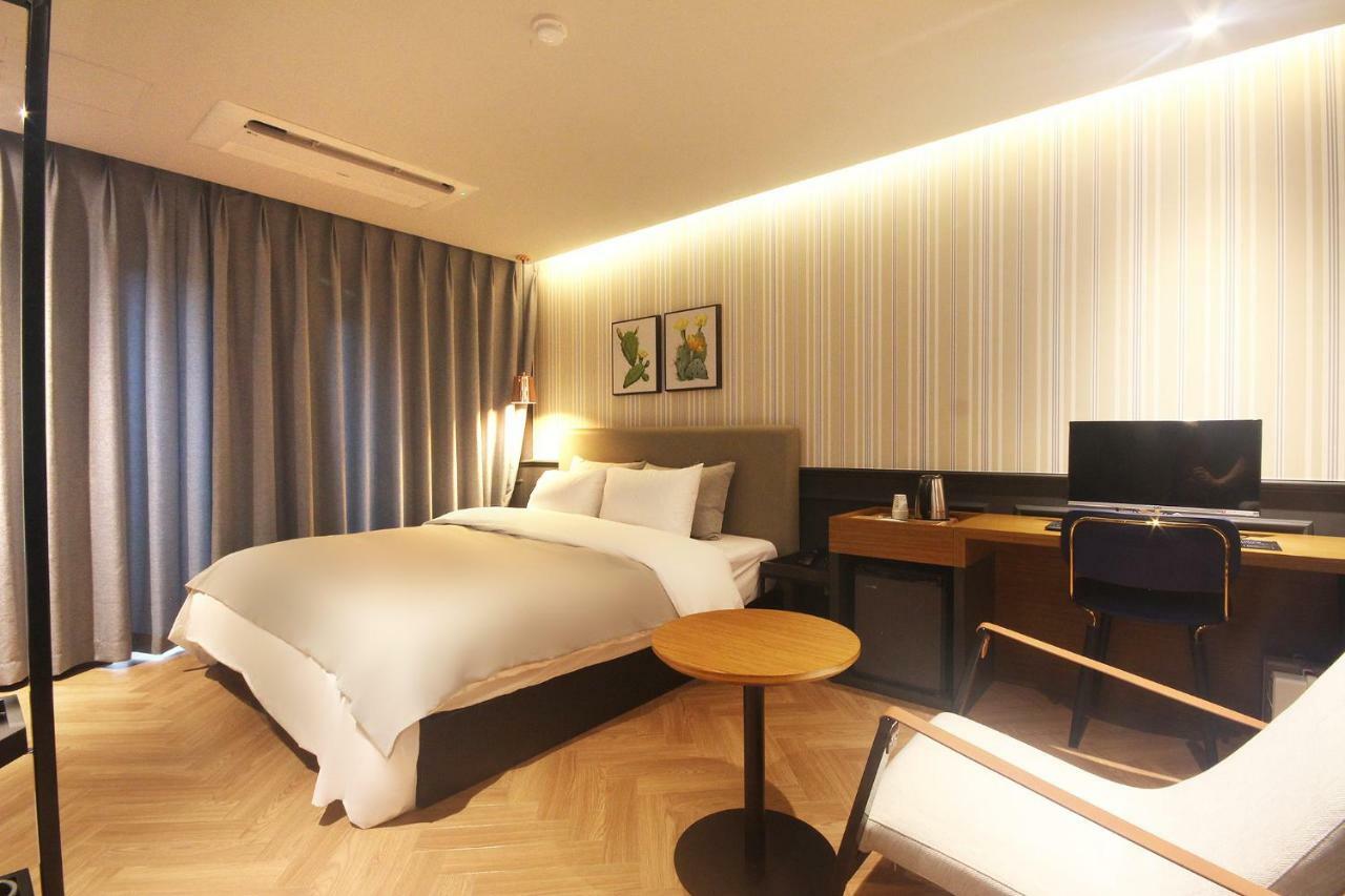 Brown Dot Hotel Seomyeon Пусан Екстериор снимка