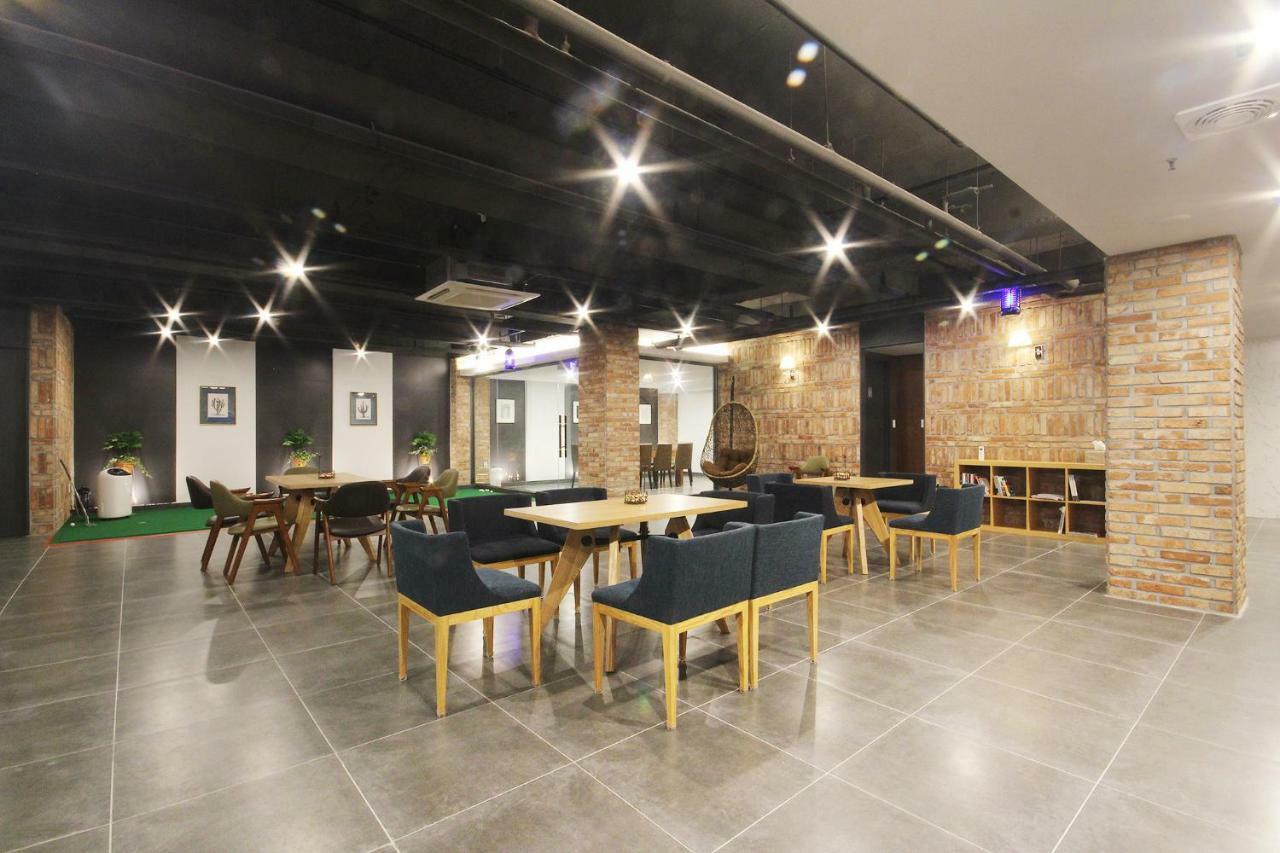 Brown Dot Hotel Seomyeon Пусан Екстериор снимка