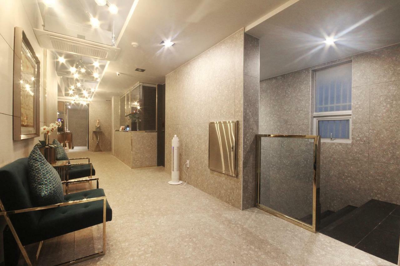 Brown Dot Hotel Seomyeon Пусан Екстериор снимка
